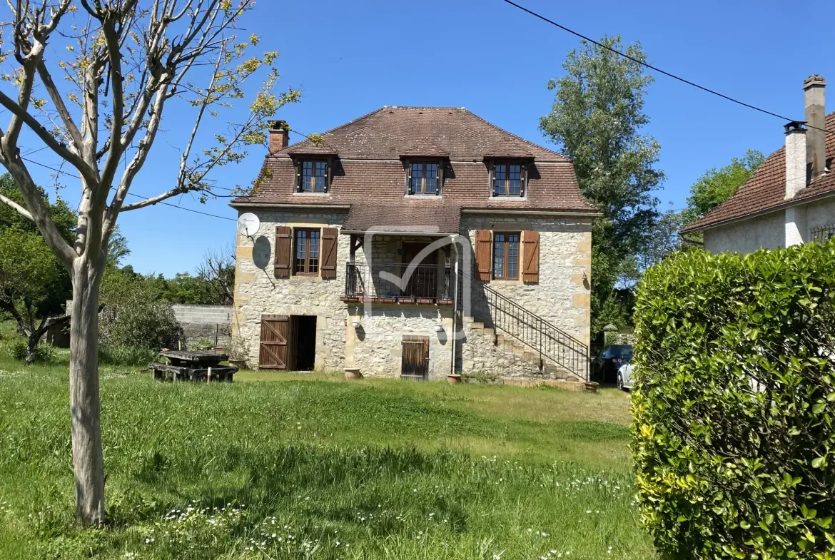 Maison en pierre rénovée à Girac, proche Dordogne dans le Lot - Terrain de 1969 m2 