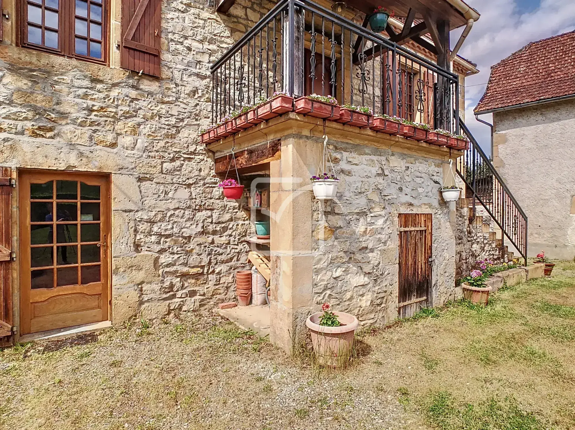 Maison en pierre rénovée à Girac, proche Dordogne dans le Lot - Terrain de 1969 m2 