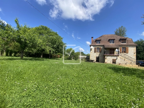 Maison en pierre rénovée à Girac, proche Dordogne dans le Lot - Terrain de 1969 m2