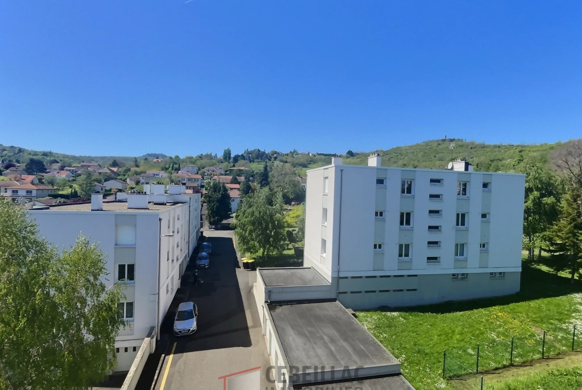 Appartement 3 pièces avec loggia, garage et cave à Romagnat 