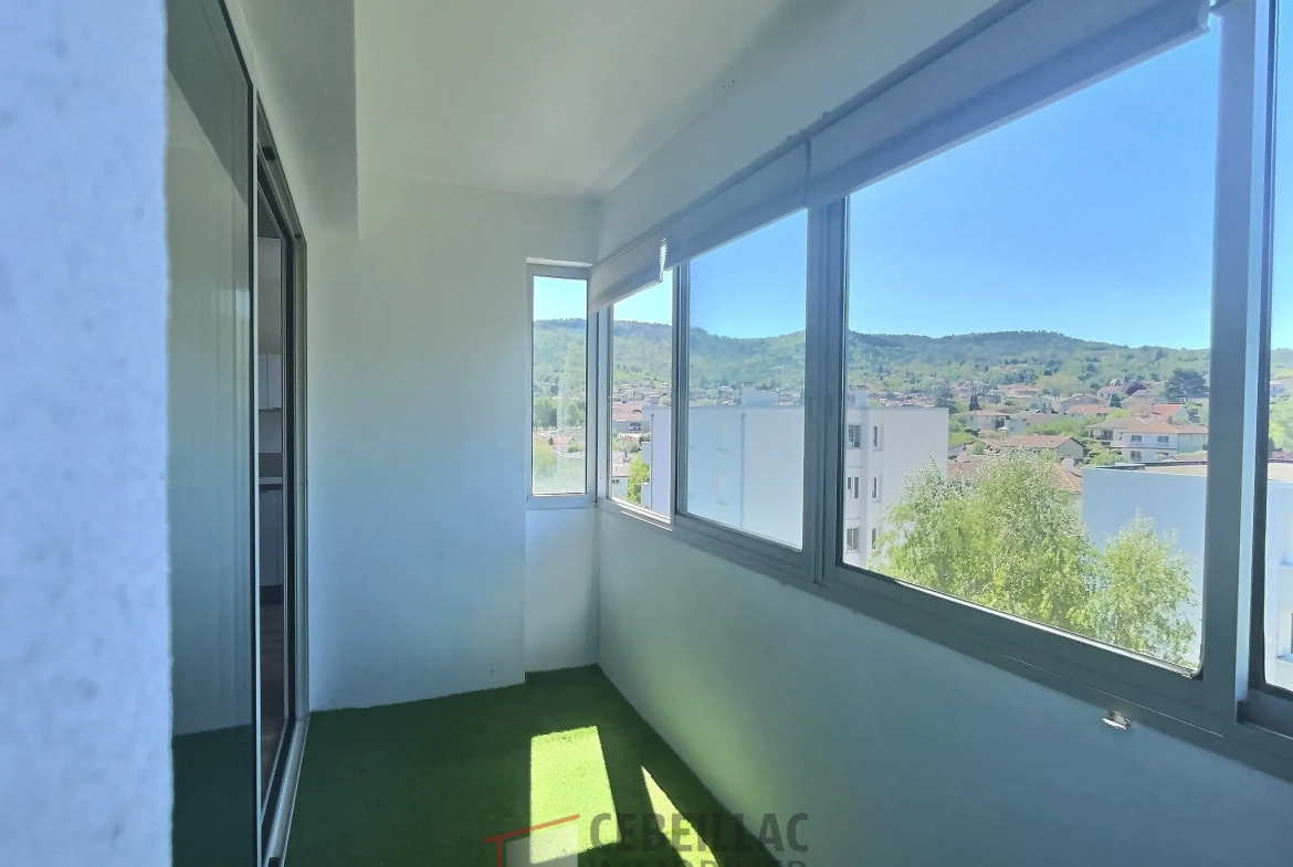 Appartement 3 pièces avec loggia, garage et cave à Romagnat 