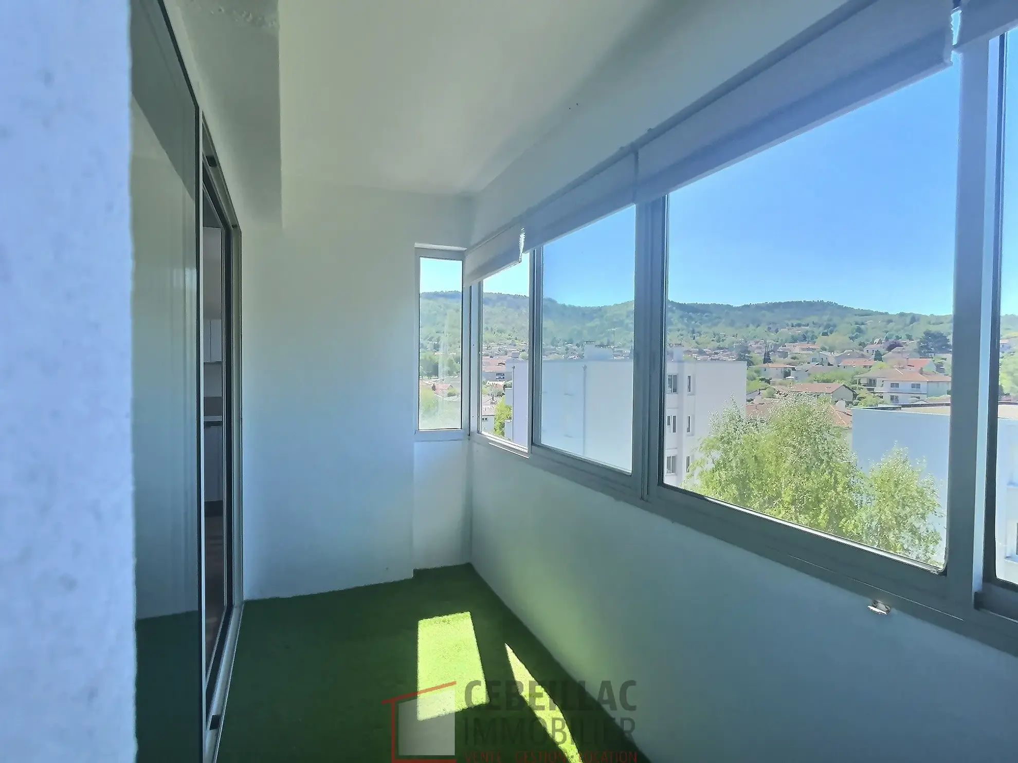 Appartement 3 pièces avec loggia, garage et cave à Romagnat 