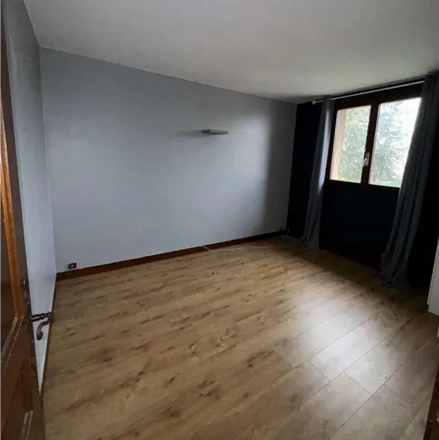 Maison T6 avec jardin et garage à Aubergenville – Vente aux enchères 