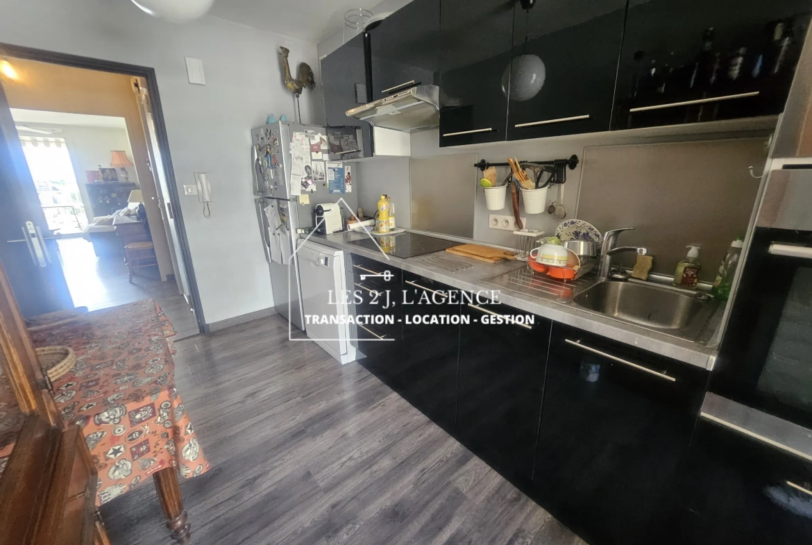 Appartement 4 pièces avec balcon à Marseille - Vue dégagée et proximité du palais Longchamp 