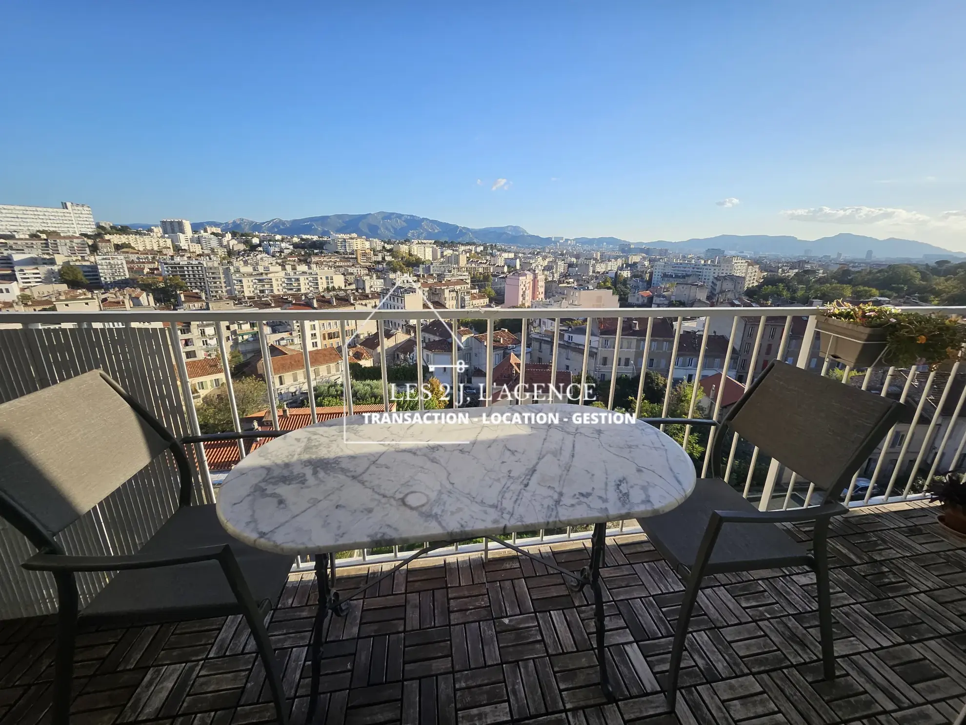 Appartement 4 pièces avec balcon à Marseille - Vue dégagée et proximité du palais Longchamp 