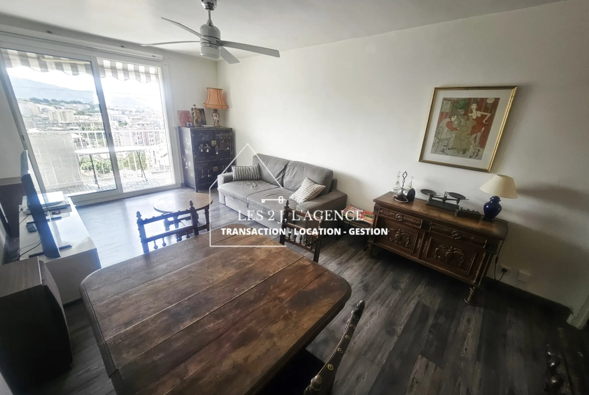 Appartement 4 pièces avec balcon à Marseille - Vue dégagée et proximité du palais Longchamp 