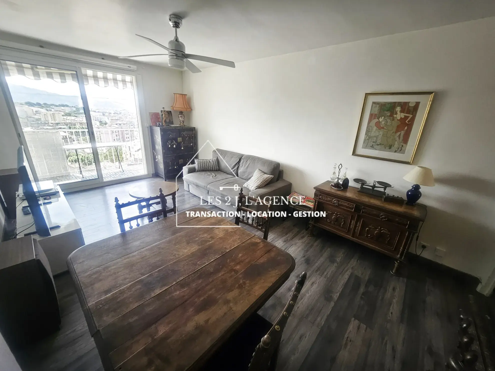 Appartement 4 pièces avec balcon à Marseille - Vue dégagée et proximité du palais Longchamp 