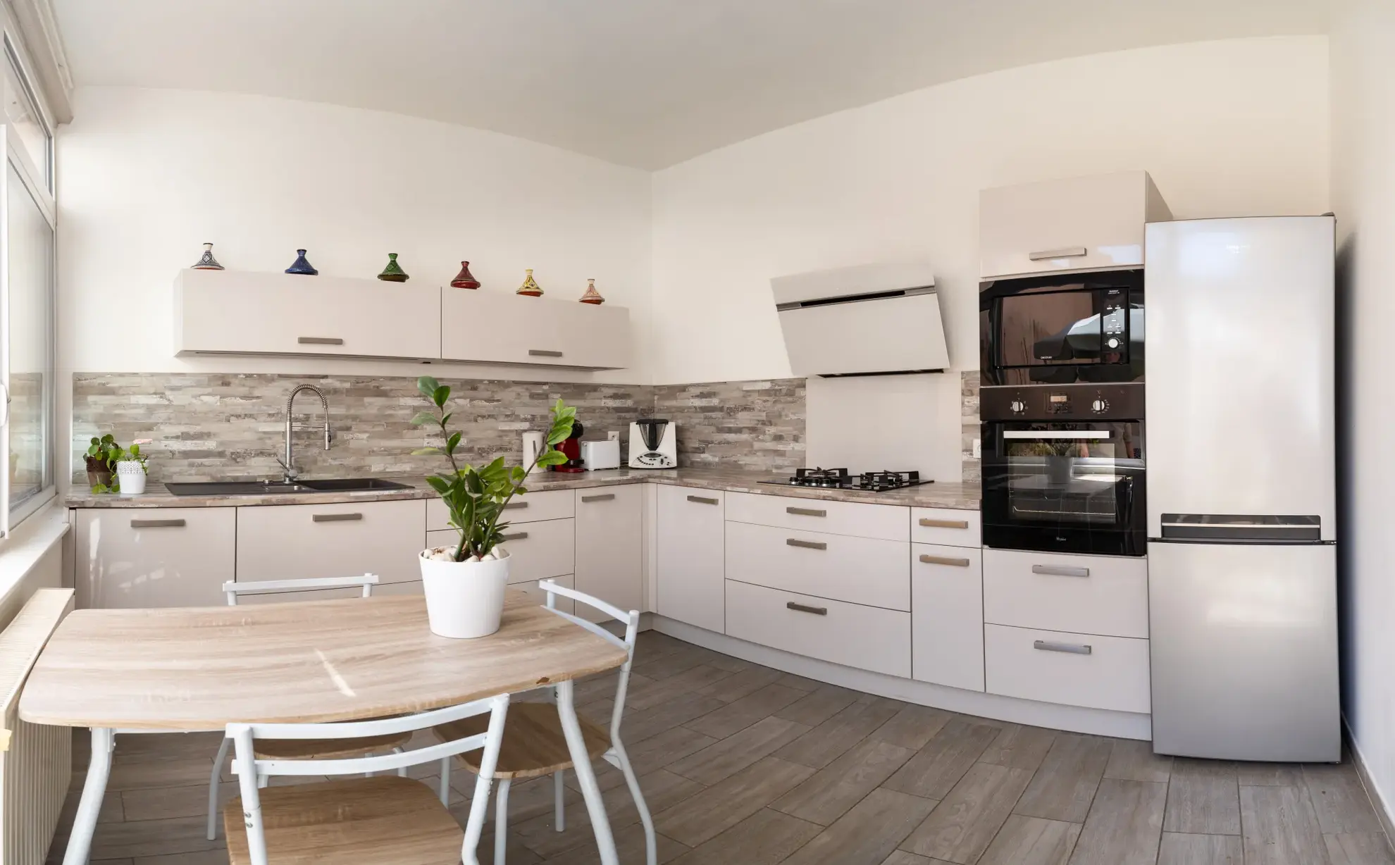Charmante maison de ville avec 4 chambres, garage et grenier aménageable à Bourg Saint Andéol 