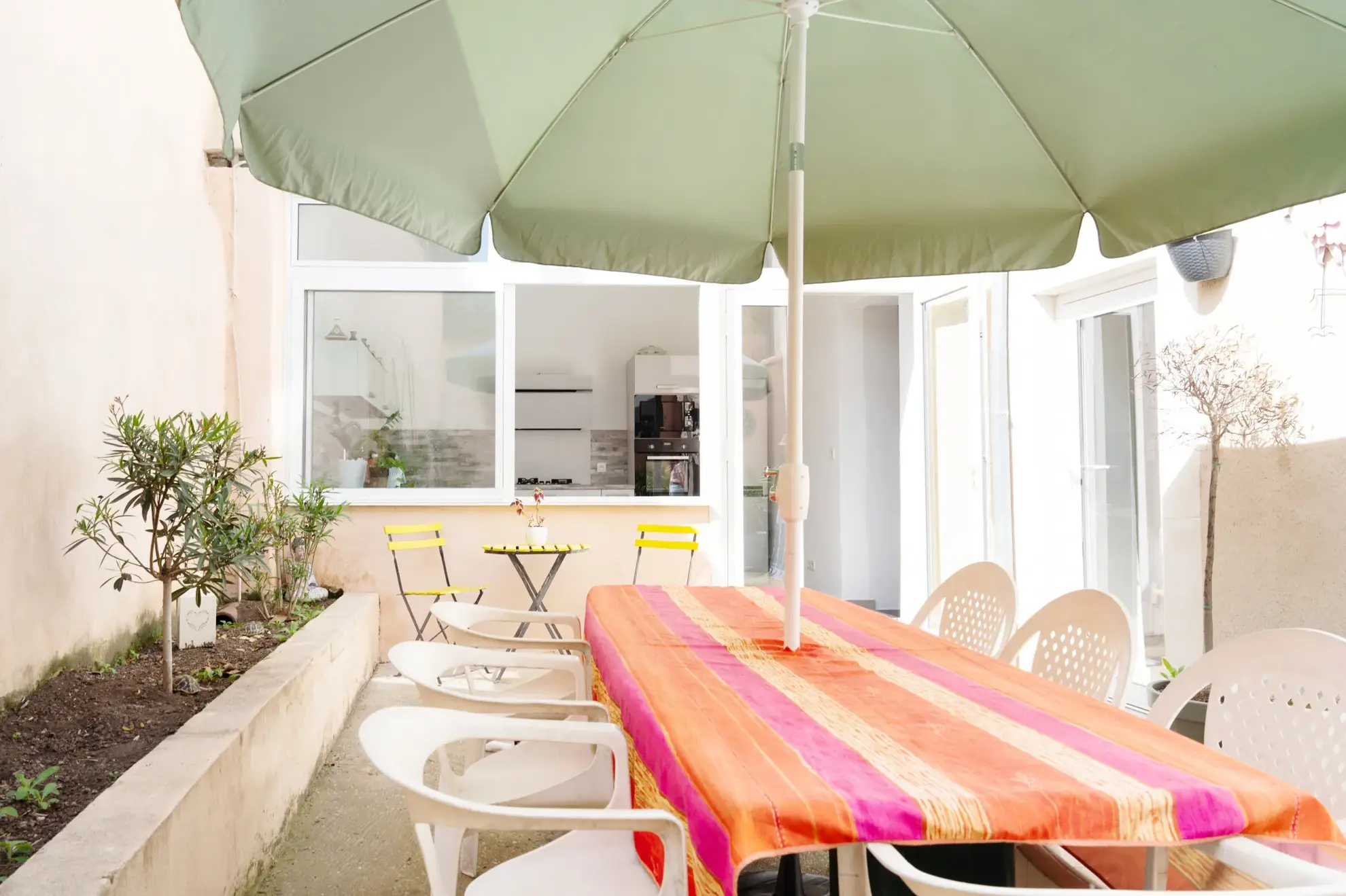 Charmante maison de ville avec 4 chambres, garage et grenier aménageable à Bourg Saint Andéol 