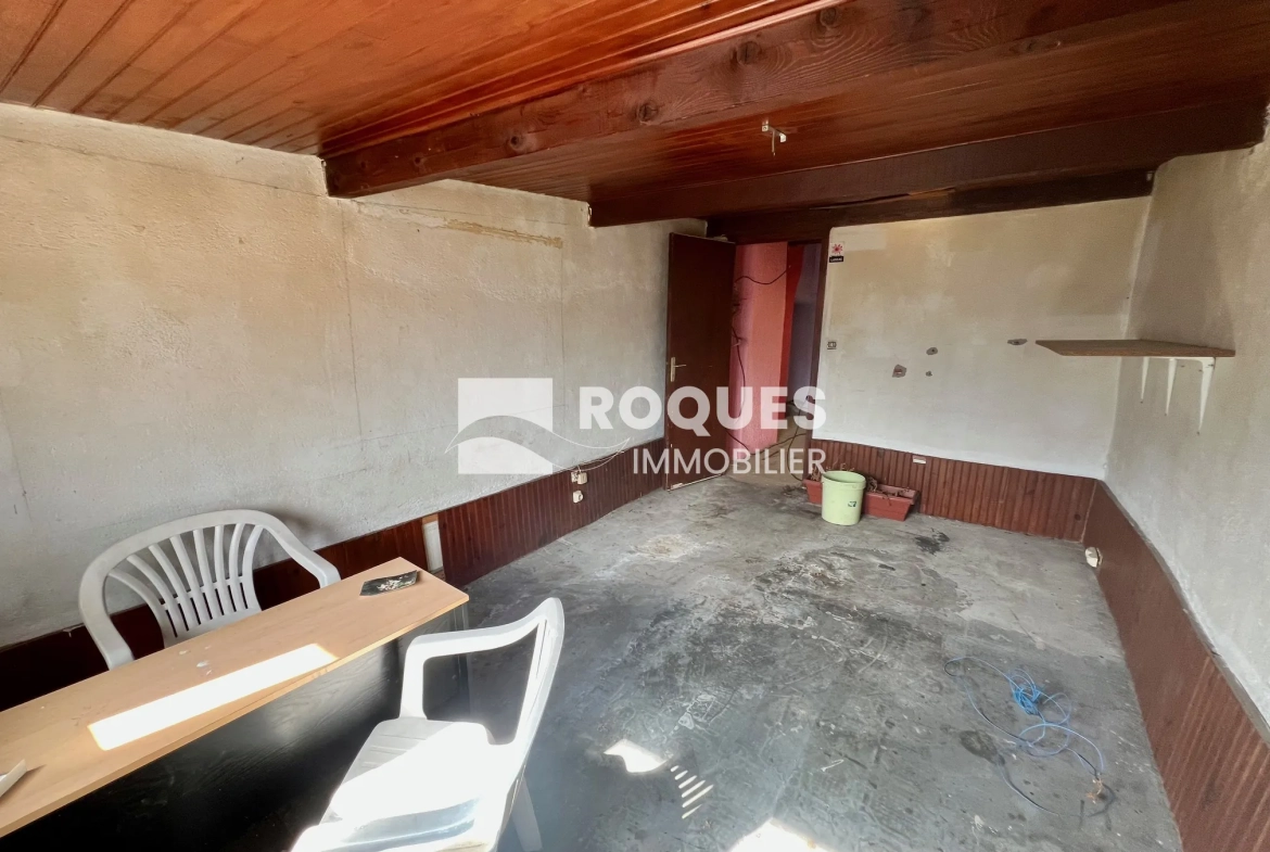 Studio à rénover de 24,50 m² en centre-ville de Millau 