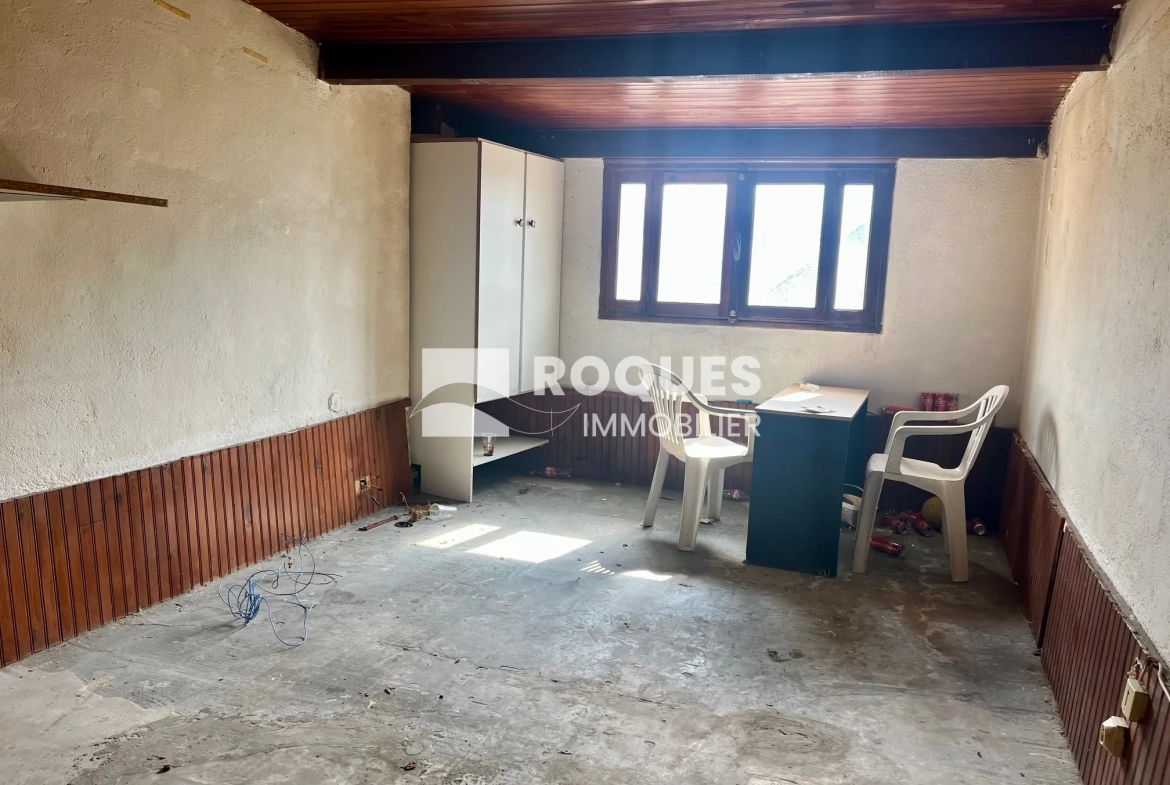 Studio à rénover de 24,50 m² en centre-ville de Millau 