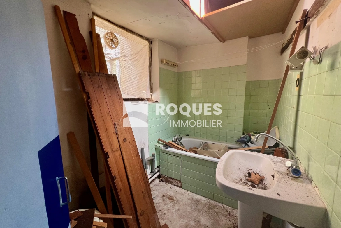 Studio à rénover de 24,50 m² en centre-ville de Millau 