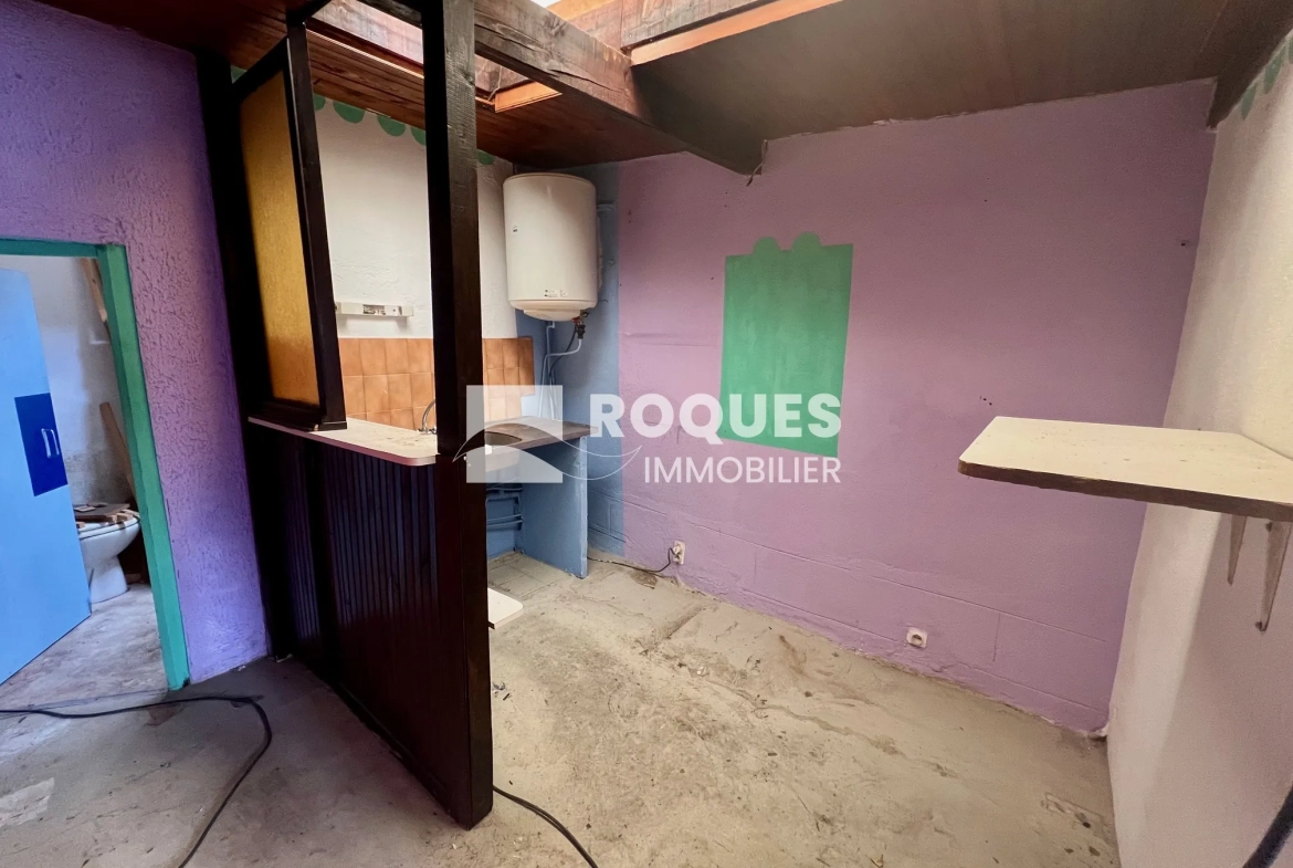 Studio à rénover de 24,50 m² en centre-ville de Millau 