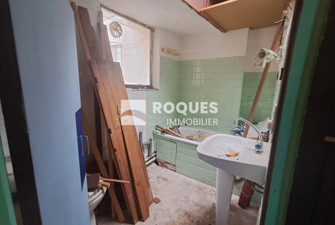 Studio à rénover de 24,50 m² en centre-ville de Millau 