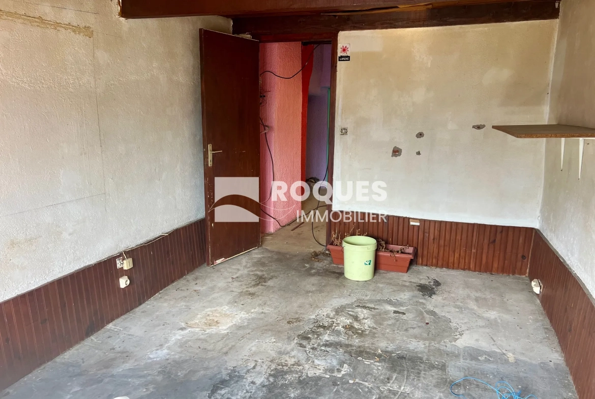 Studio à rénover de 24,50 m² en centre-ville de Millau 