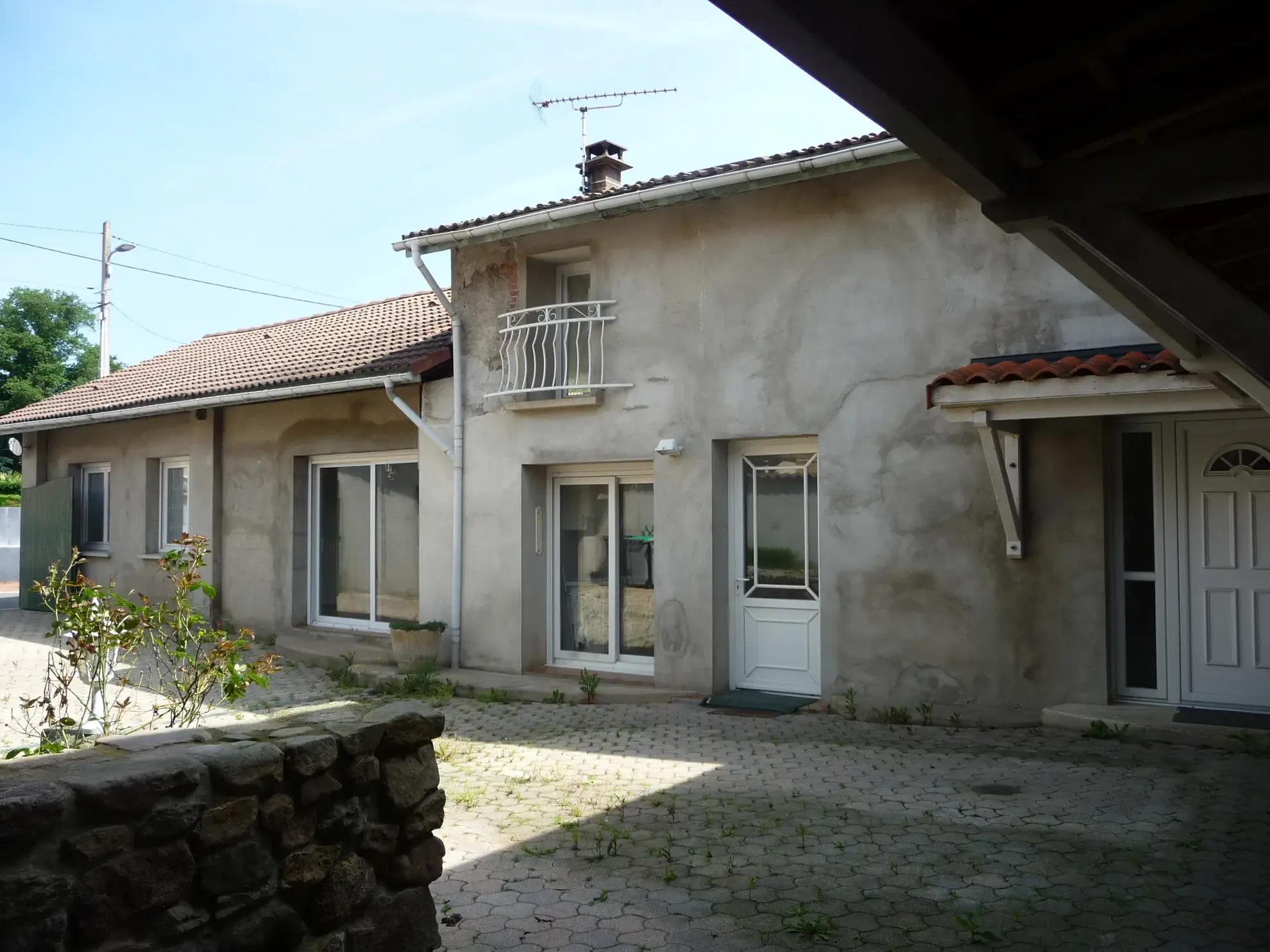 Magnifique maison familiale de 149 m2 à Saint Romain le Puy avec dépendances et jardin 