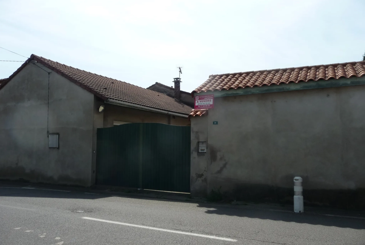 Magnifique maison familiale de 149 m2 à Saint Romain le Puy avec dépendances et jardin 
