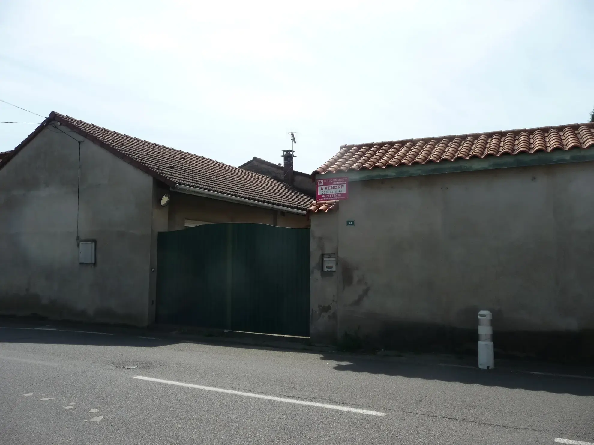 Magnifique maison familiale de 149 m2 à Saint Romain le Puy avec dépendances et jardin 