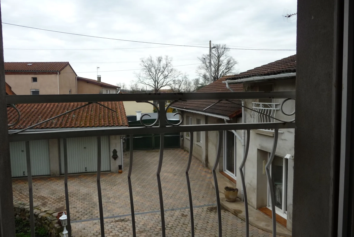 Magnifique maison familiale de 149 m2 à Saint Romain le Puy avec dépendances et jardin 