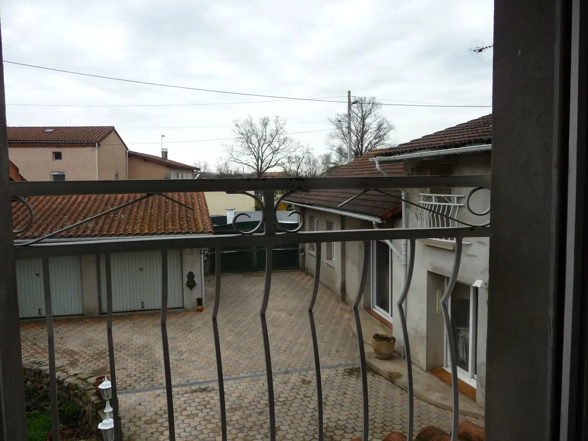 Magnifique maison familiale de 149 m2 à Saint Romain le Puy avec dépendances et jardin 