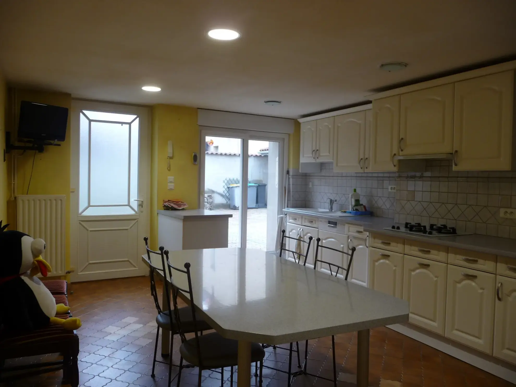 Magnifique maison familiale de 149 m2 à Saint Romain le Puy avec dépendances et jardin 