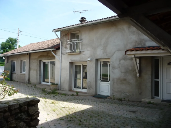 Magnifique maison familiale de 149 m2 à Saint Romain le Puy avec dépendances et jardin