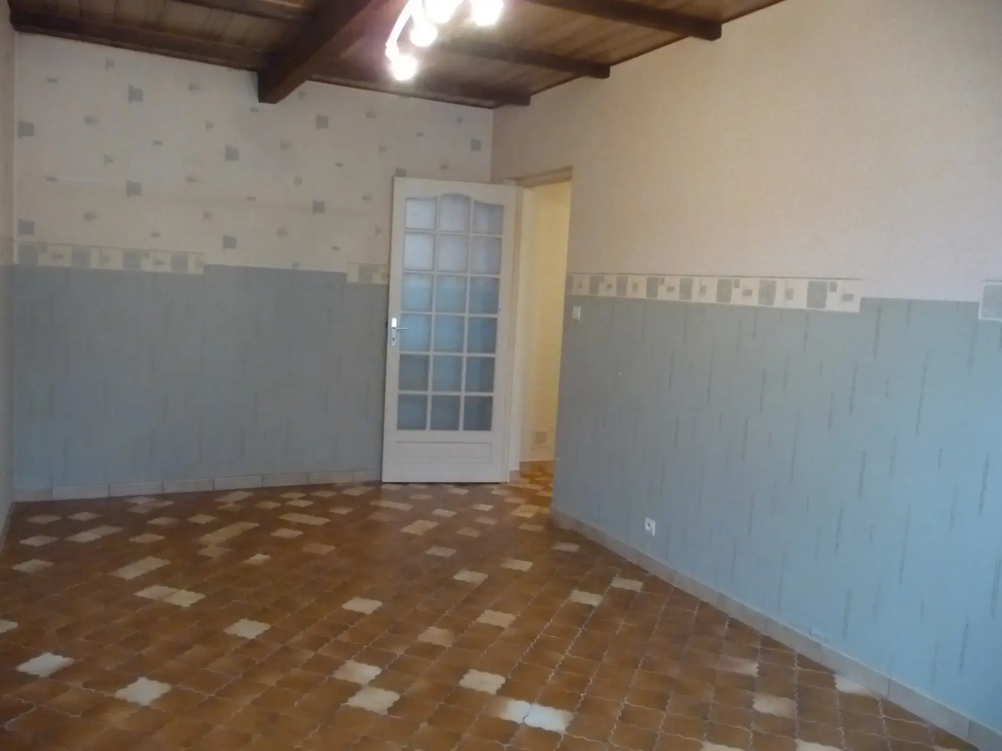 Magnifique maison familiale de 149 m2 à Saint Romain le Puy avec dépendances et jardin 