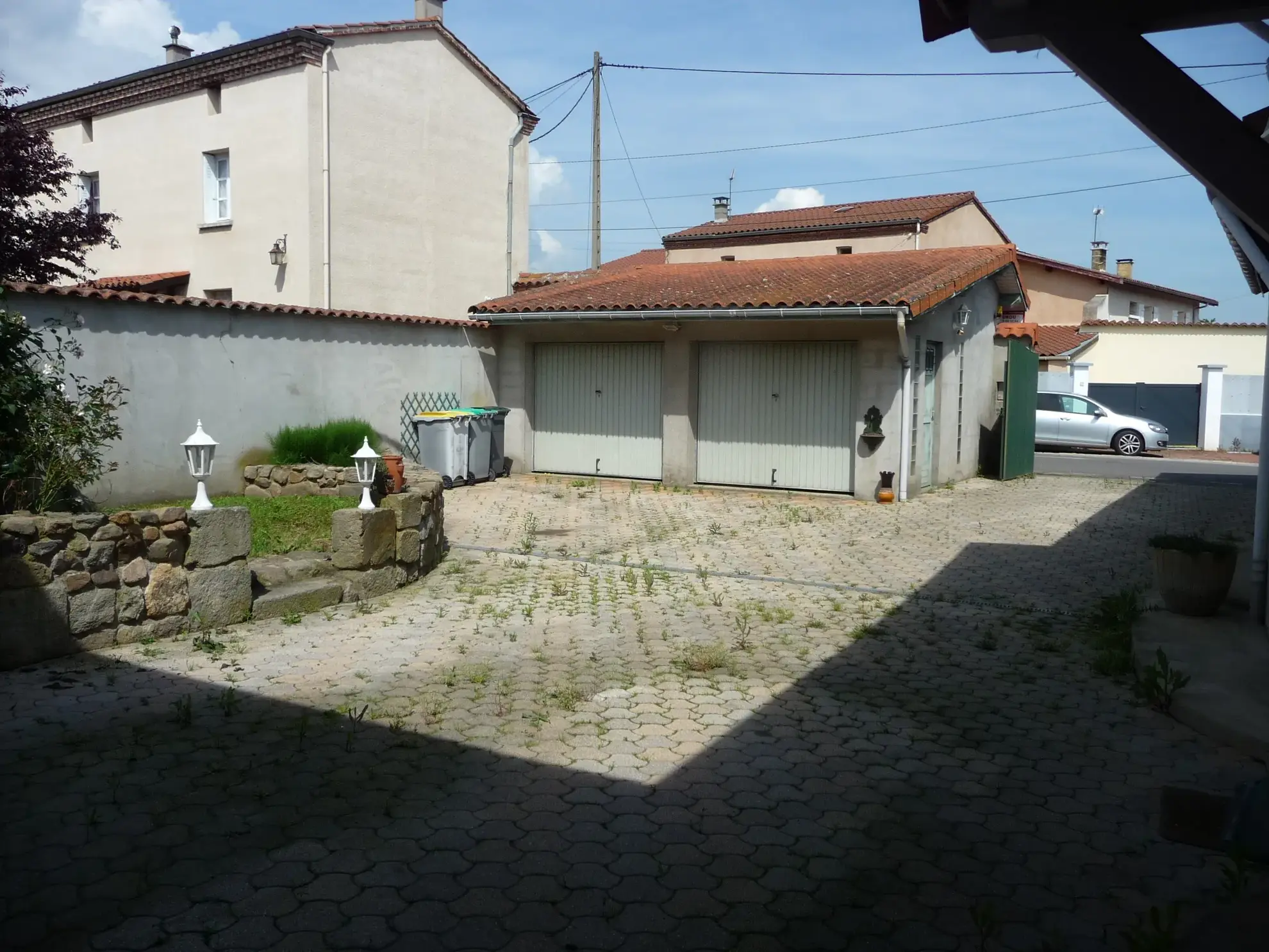 Magnifique maison familiale de 149 m2 à Saint Romain le Puy avec dépendances et jardin 