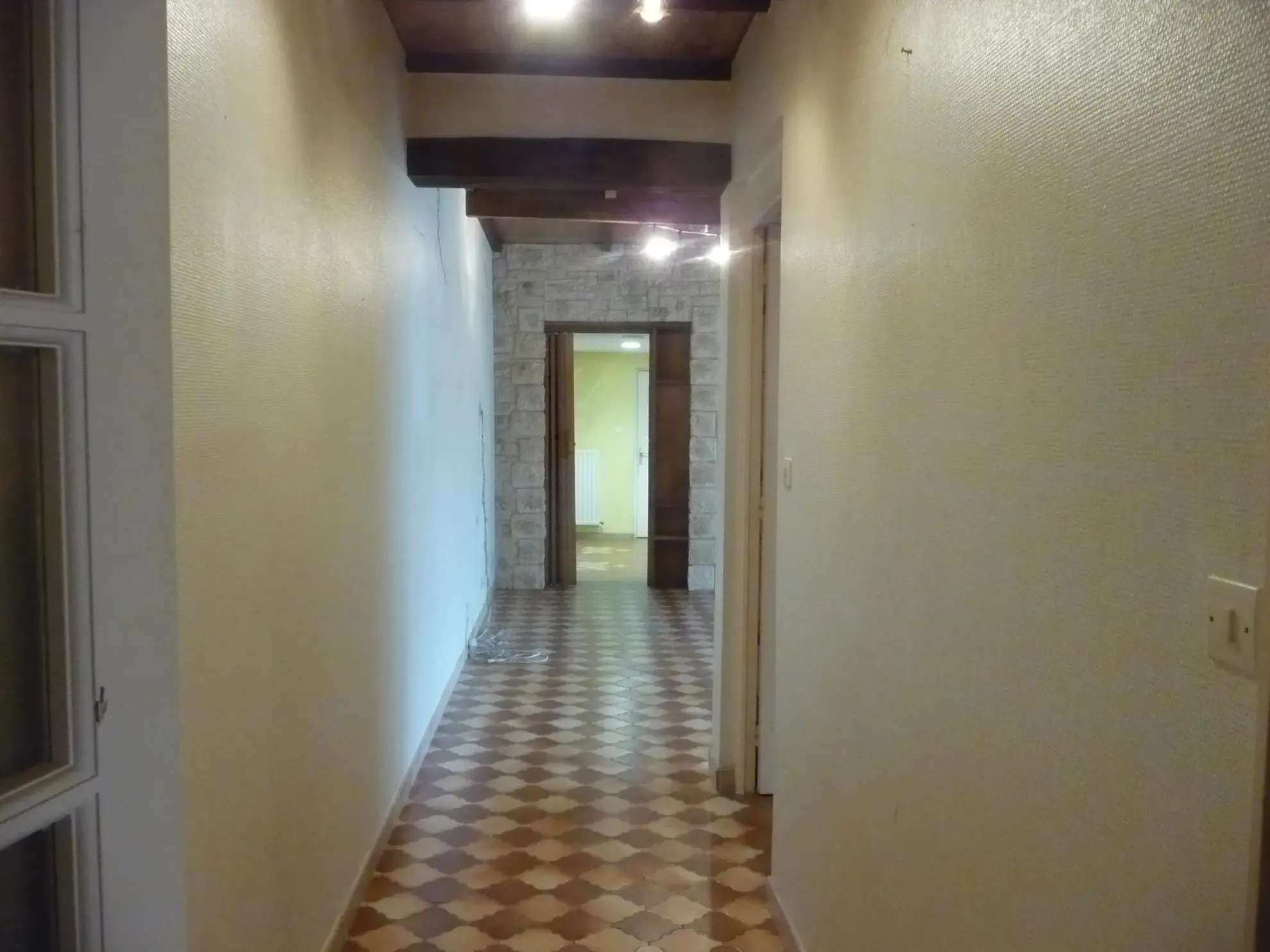 Magnifique maison familiale de 149 m2 à Saint Romain le Puy avec dépendances et jardin 