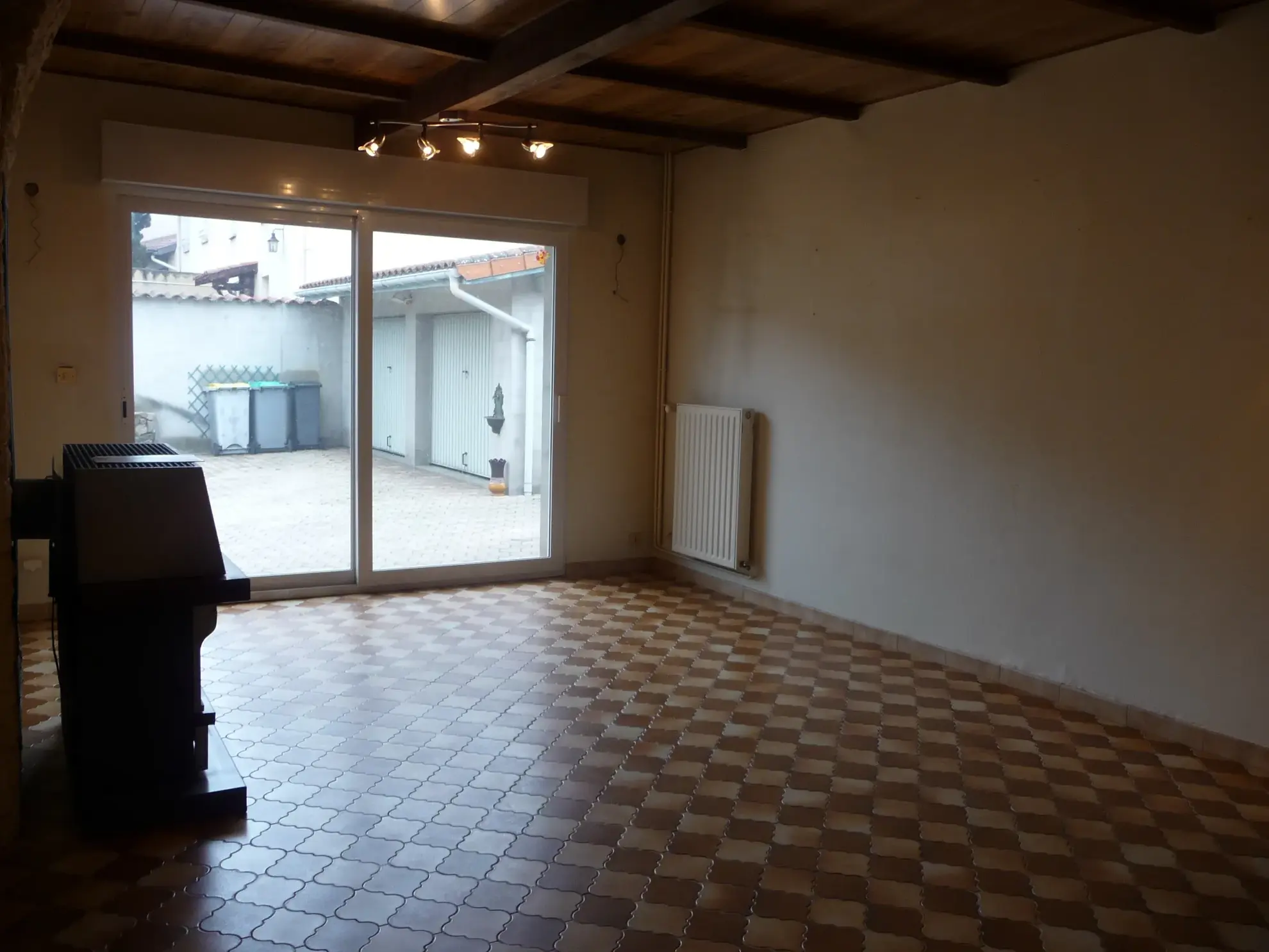 Magnifique maison familiale de 149 m2 à Saint Romain le Puy avec dépendances et jardin 