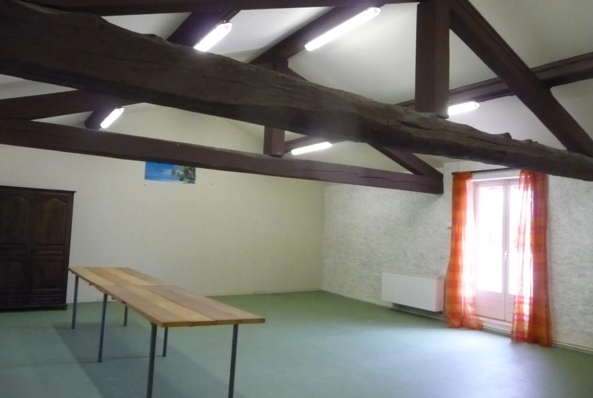 Magnifique maison familiale de 149 m2 à Saint Romain le Puy avec dépendances et jardin 