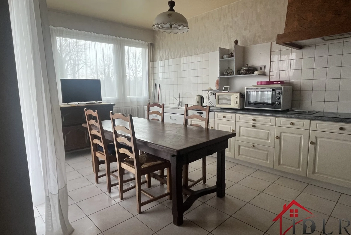 Belle maison individuelle avec grand terrain à Bourbonne-les-Bains 
