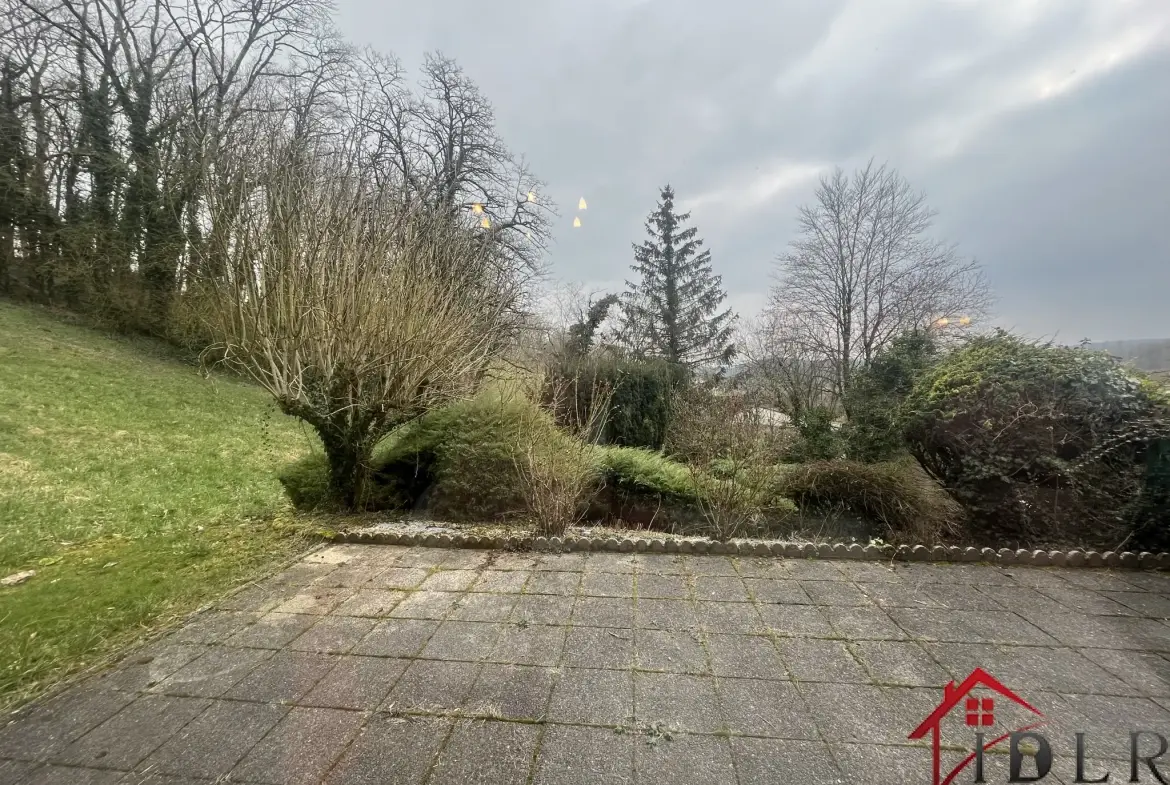 Belle maison individuelle avec grand terrain à Bourbonne-les-Bains 