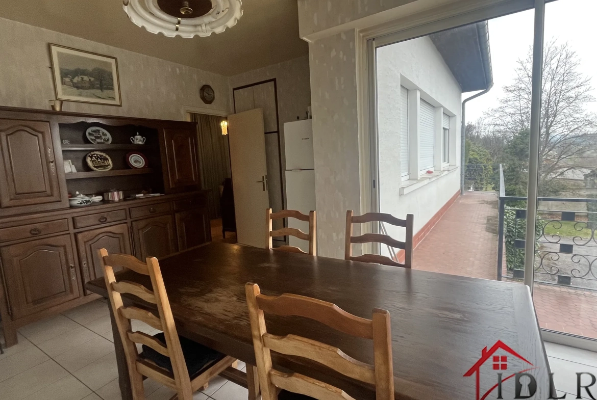 Belle maison individuelle avec grand terrain à Bourbonne-les-Bains 