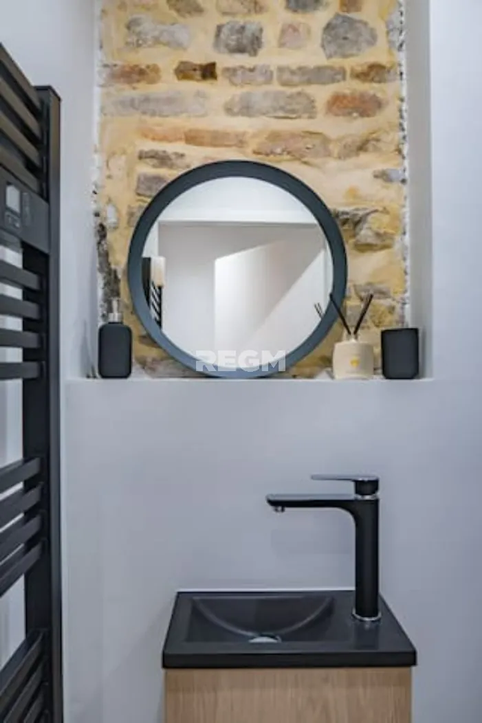 Studio meublé à vendre au cœur de Grenoble avec vue sur la Bastille 