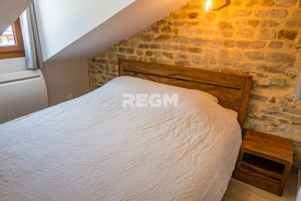 Studio meublé à vendre au cœur de Grenoble avec vue sur la Bastille 