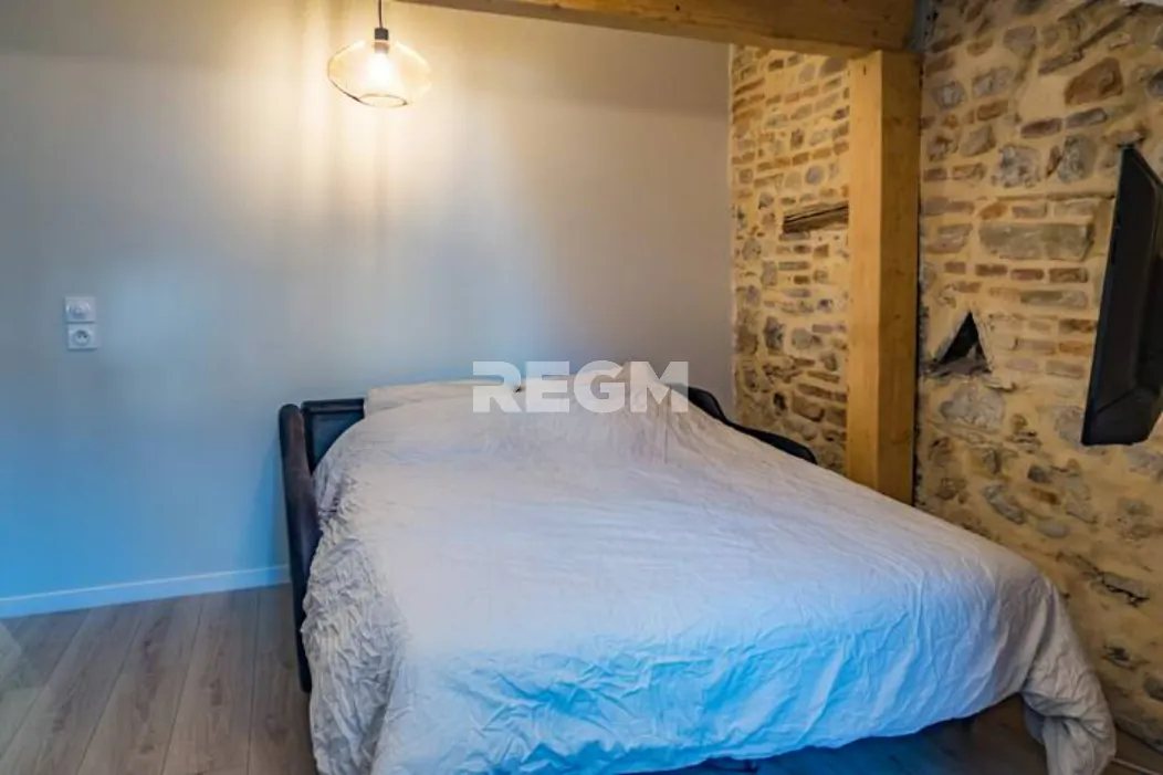 Studio meublé à vendre au cœur de Grenoble avec vue sur la Bastille 