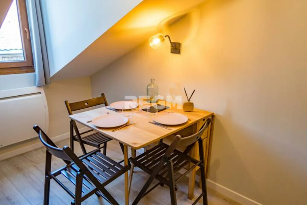 Studio meublé à vendre au cœur de Grenoble avec vue sur la Bastille 