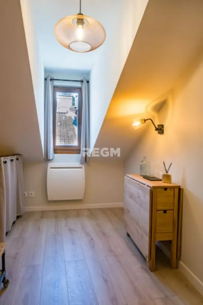 Studio meublé à vendre au cœur de Grenoble avec vue sur la Bastille 