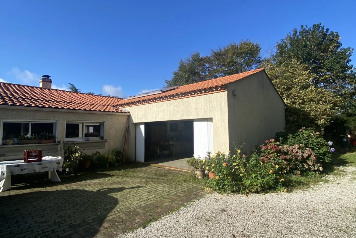 Maison 3 chambres avec garage à Challans - Proximité commerces et grande surface 