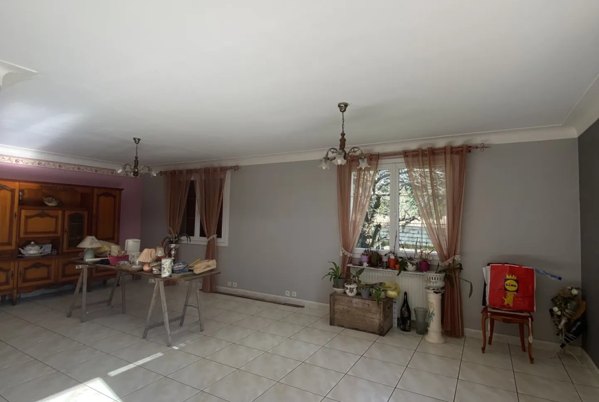 Maison 3 chambres avec garage à Challans - Proximité commerces et grande surface 