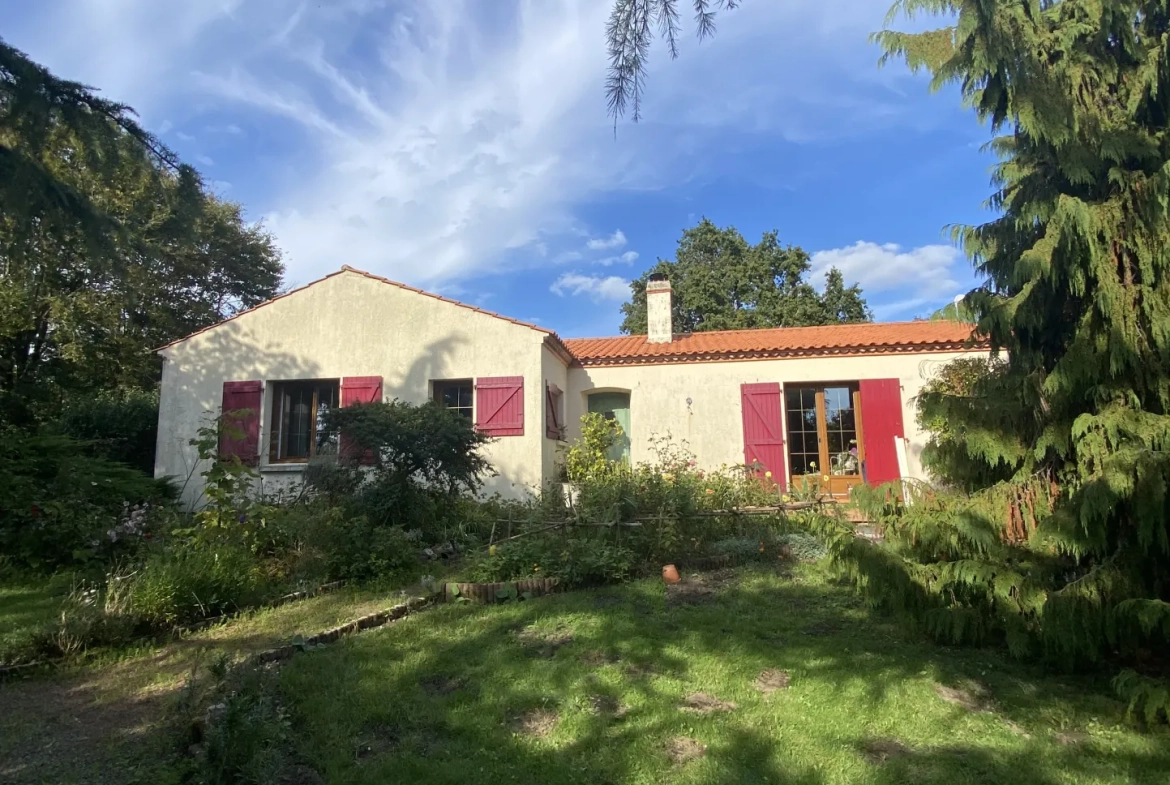 Maison 3 chambres avec garage à Challans - Proximité commerces et grande surface 