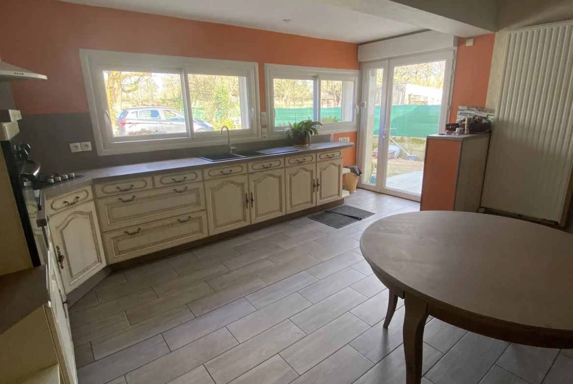 Maison 3 chambres avec garage à Challans - Proximité commerces et grande surface 