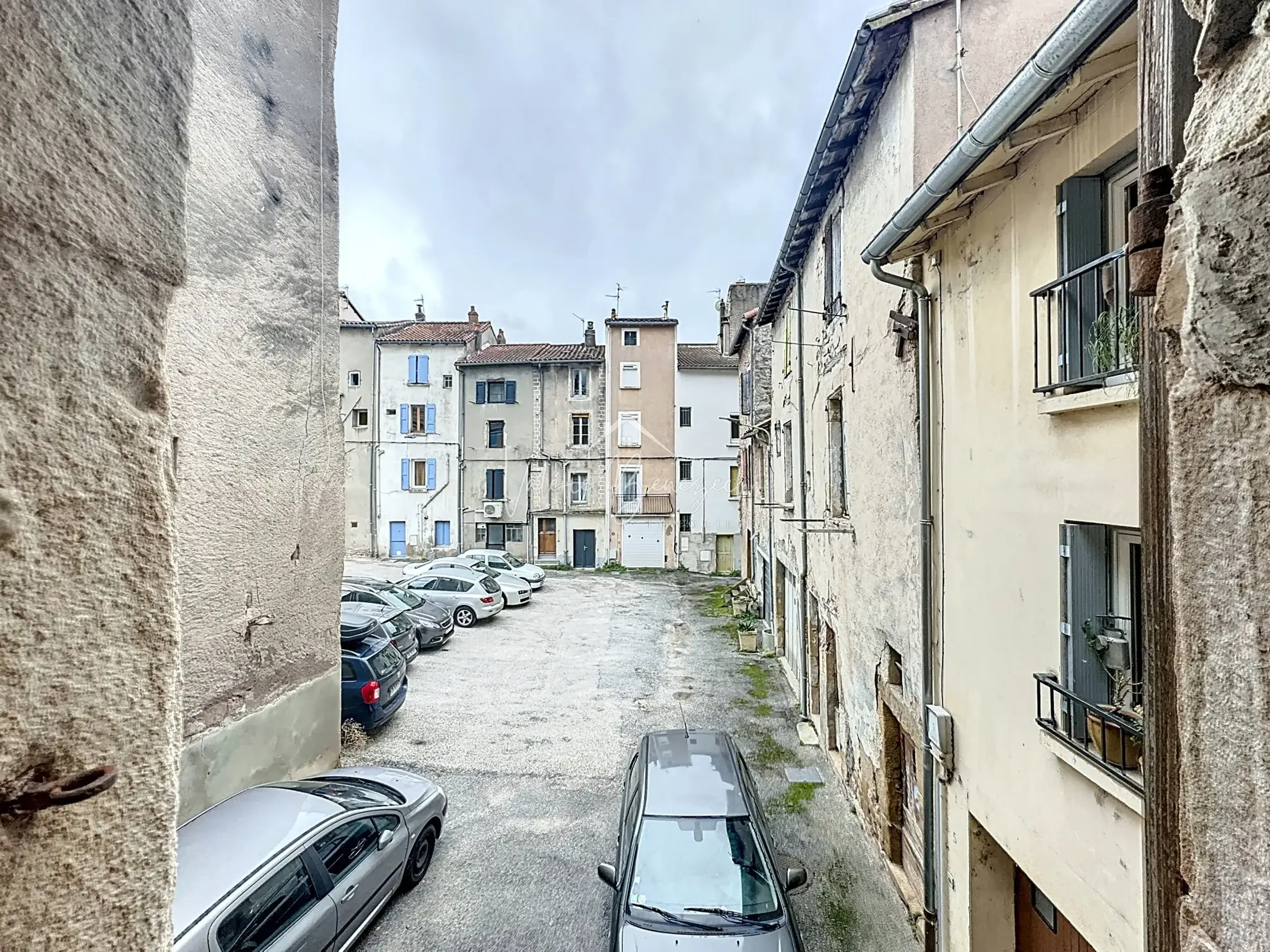 Maison en pierres à Saint-Affrique avec potentiel de rénovation en centre-ville 