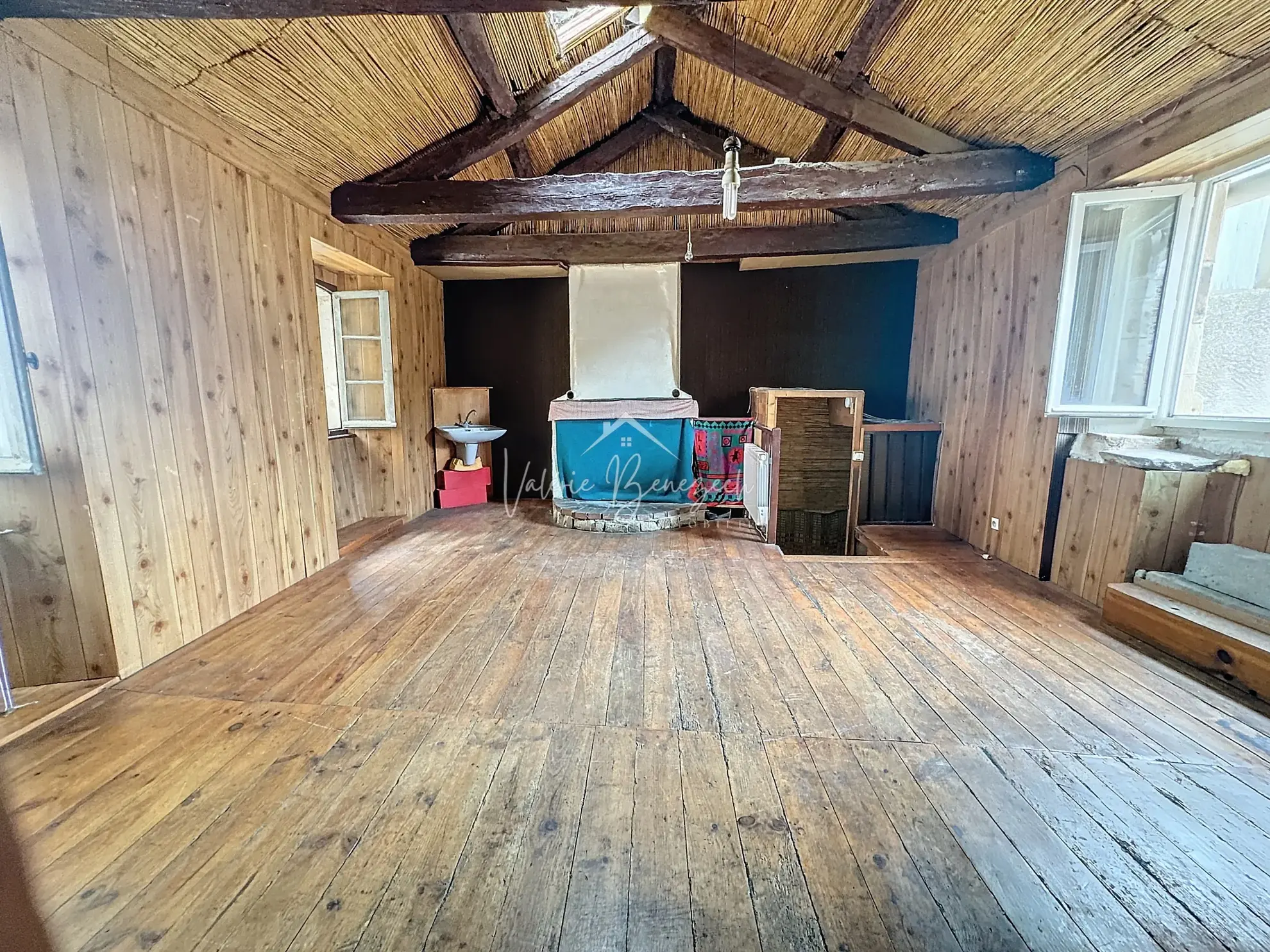 Maison en pierres à Saint-Affrique avec potentiel de rénovation en centre-ville 