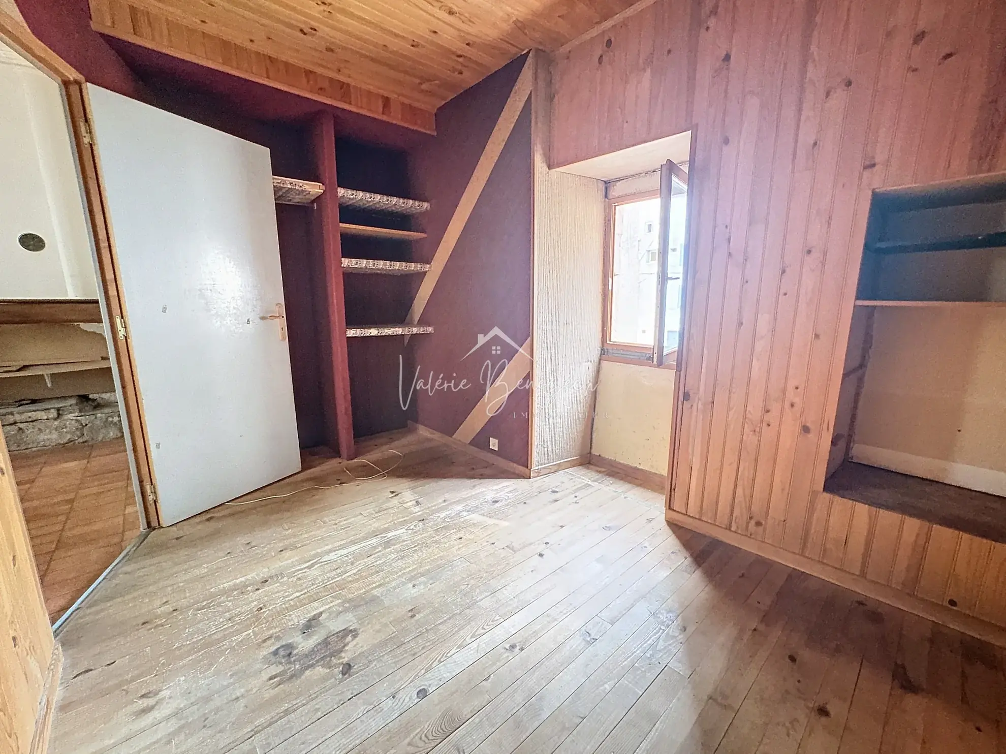 Maison en pierres à Saint-Affrique avec potentiel de rénovation en centre-ville 