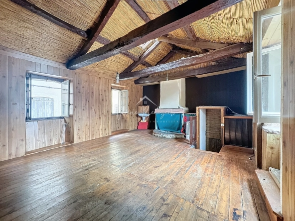 Maison en pierres à Saint-Affrique avec potentiel de rénovation en centre-ville