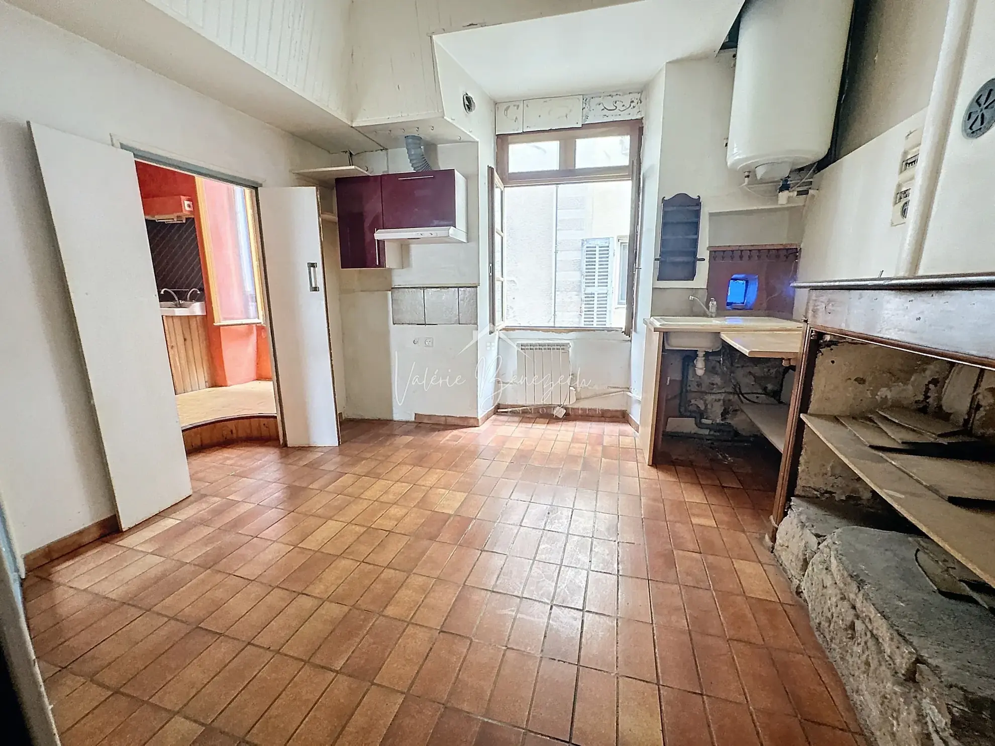 Maison en pierres à Saint-Affrique avec potentiel de rénovation en centre-ville 