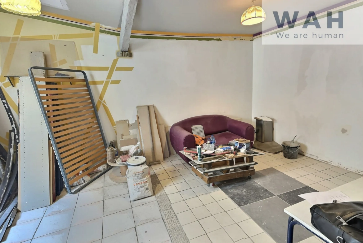 Appartement T3 à rénover de 73 m² à Saint-Gilles — Centre historique 