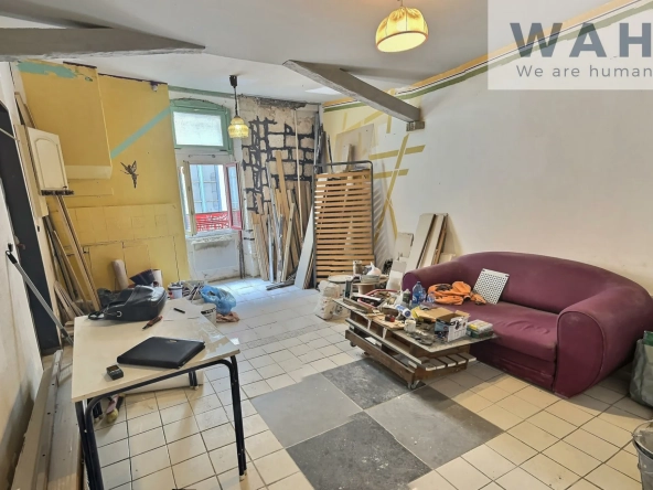 Appartement T3 à rénover de 73 m² à Saint-Gilles — Centre historique